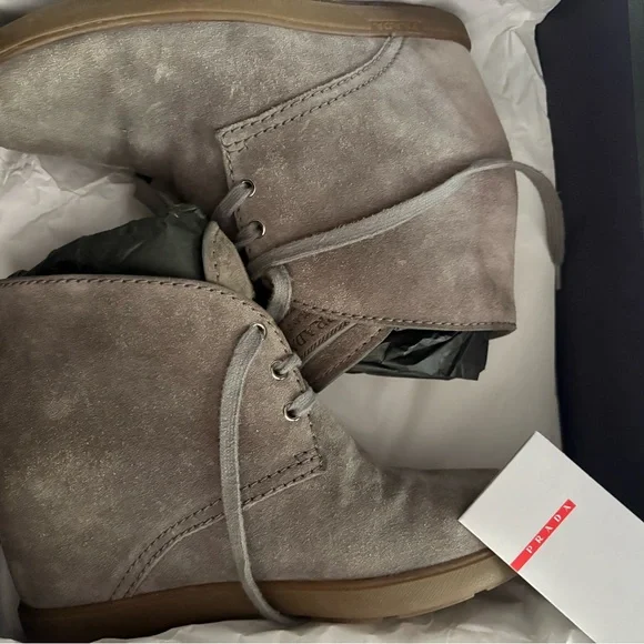 Prada Gray Suede Boots with Lace-Up Design.. good condition Prada 135mm Gray Taupe Platform Suede Lace Up Bambu Zip  main image 4